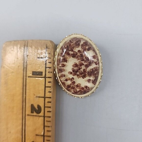 Vintage Brooch Pin Lucite Encased Dried Wild Flowers Brown Gold Tone - Picture 4 of 5